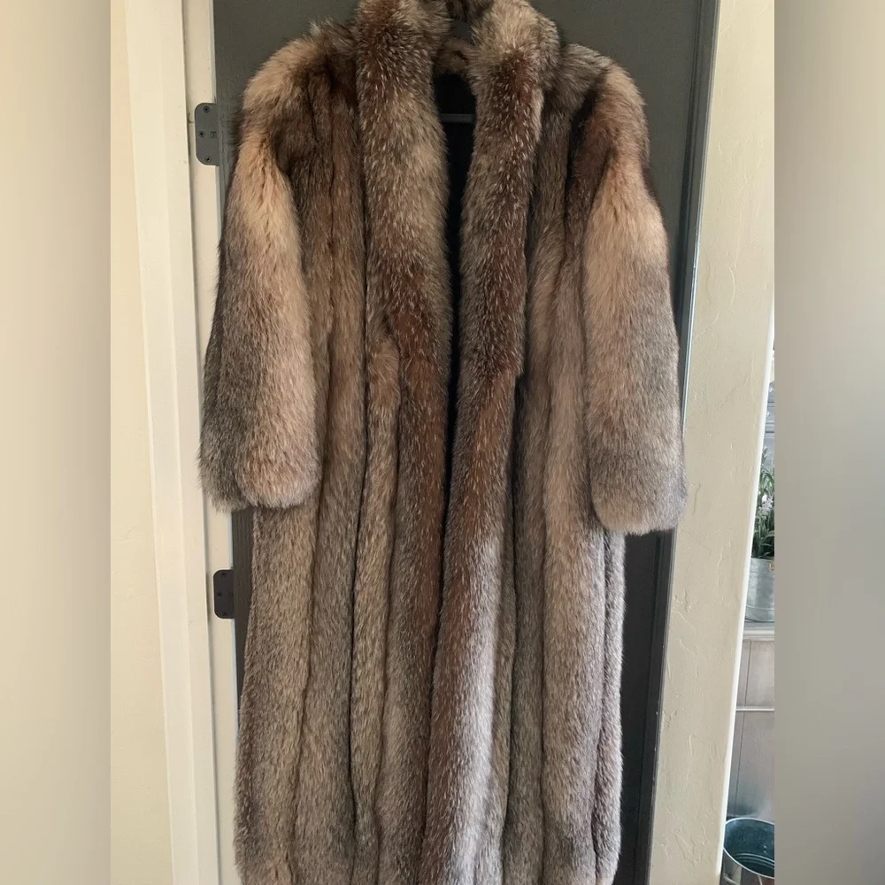 Crystal Fox Fur Coat full length - Picture 5 of 8